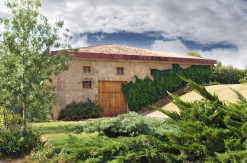 Bodegas Amézola de la Mora, fachada