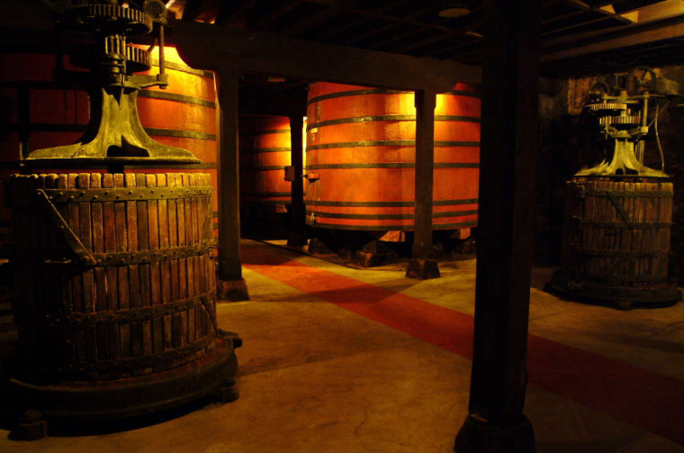 Bodegas Bilbaínas, prensas y depósitos antiguos