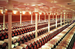 Finca Valpiedra, nave de crianza