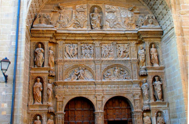 Haro, iglesia de Santo Tomás. Portada plateresca